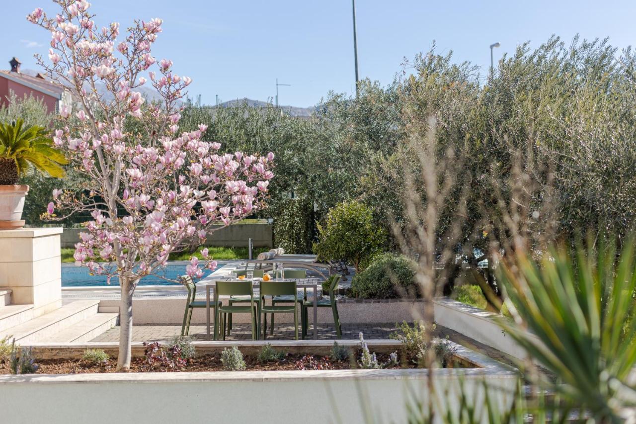 The Olive Poolhouse Lejlighed Split Eksteriør billede